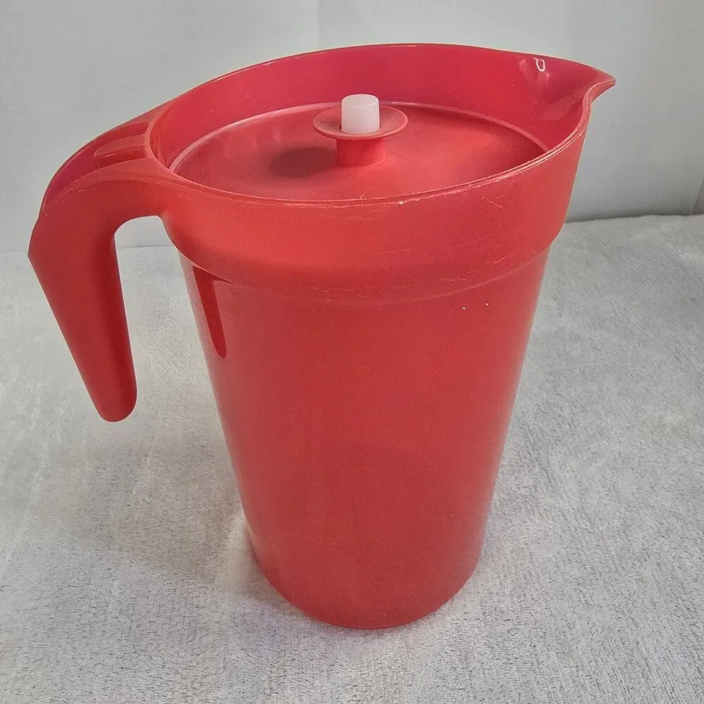 Tupperware 1 Gallon Drink Pitcher Red with Lid  8029A-2 3.8 Liter